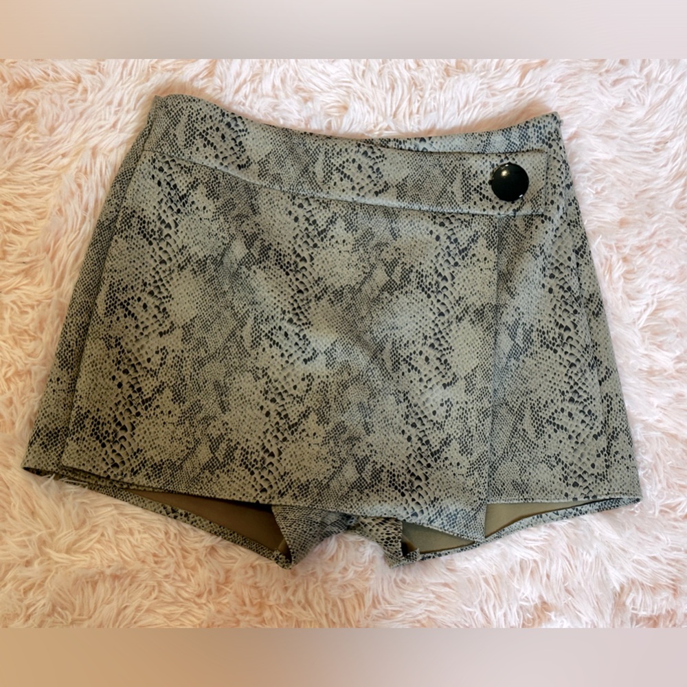 Woman’s snake print skort.